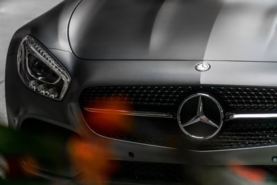 Mercedez-Benz车辆特写照片